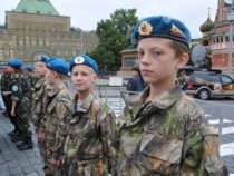 Курсанты кадетских корпусов готовятся в выступлению на Красной площади